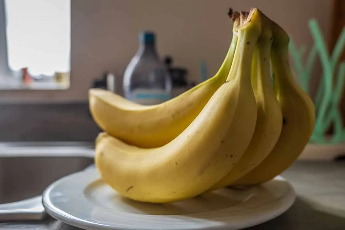 The art of keeping bananas fresh: a weekly kitchen ritual